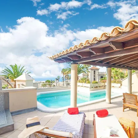 Mesmerising Holiday In With Swimming Pool Holiday home
